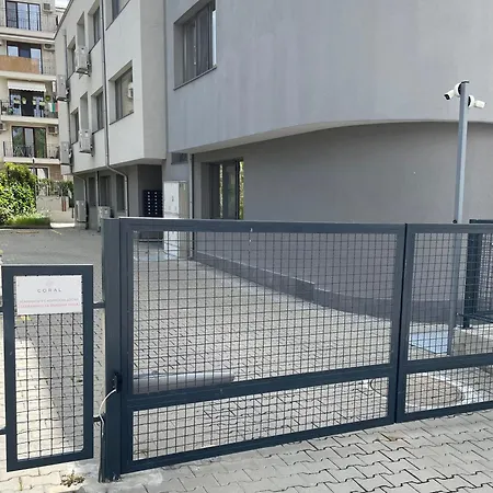 Freddo - Coral Complex With Parking & Pool