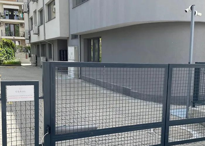 Freddo - Coral Complex With Parking & Pool